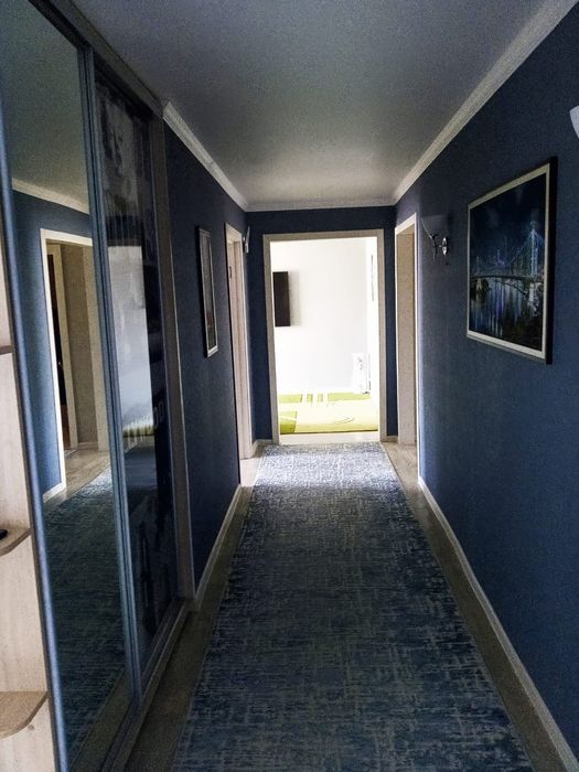 продам 4 -х комнатную квартиру