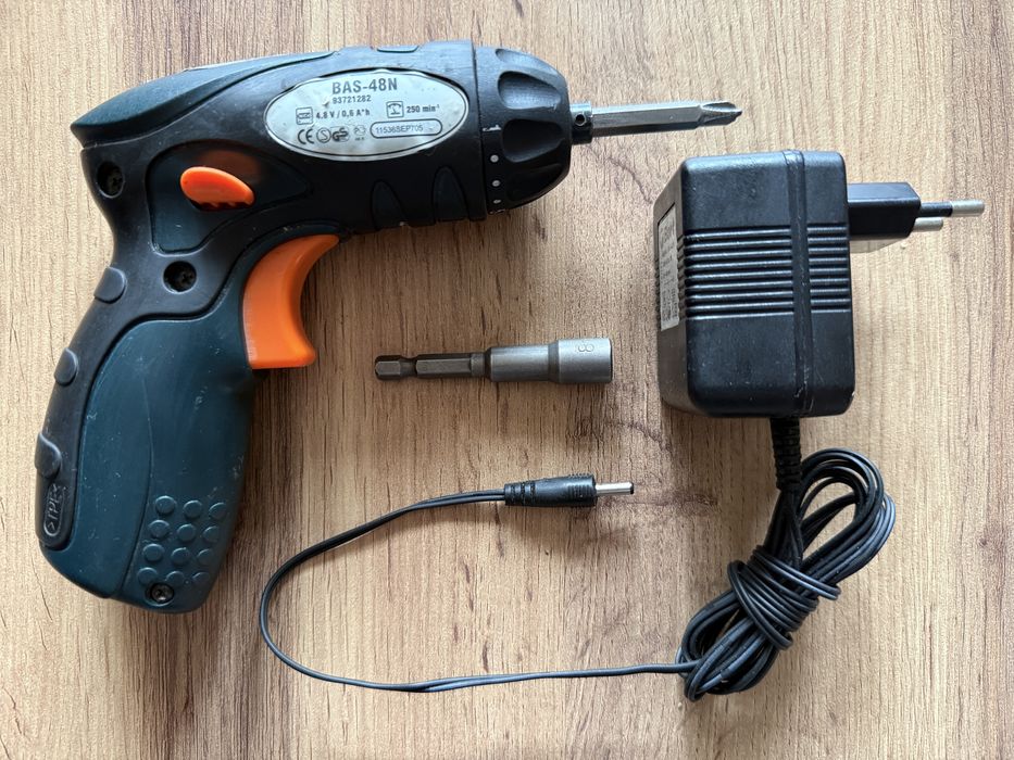 Продам мини шуруповёрт Bort BAS-48N