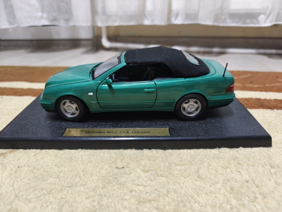 Macheta auto  Anson 1:18 - Mașină decapotabilă - Mercedes Benz CLK 320 Cabriolet - Cu acoperiș din material textil adevărat care se deschide.