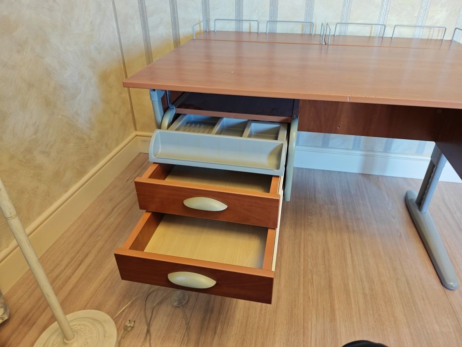 Парта регулируемая с тумбой