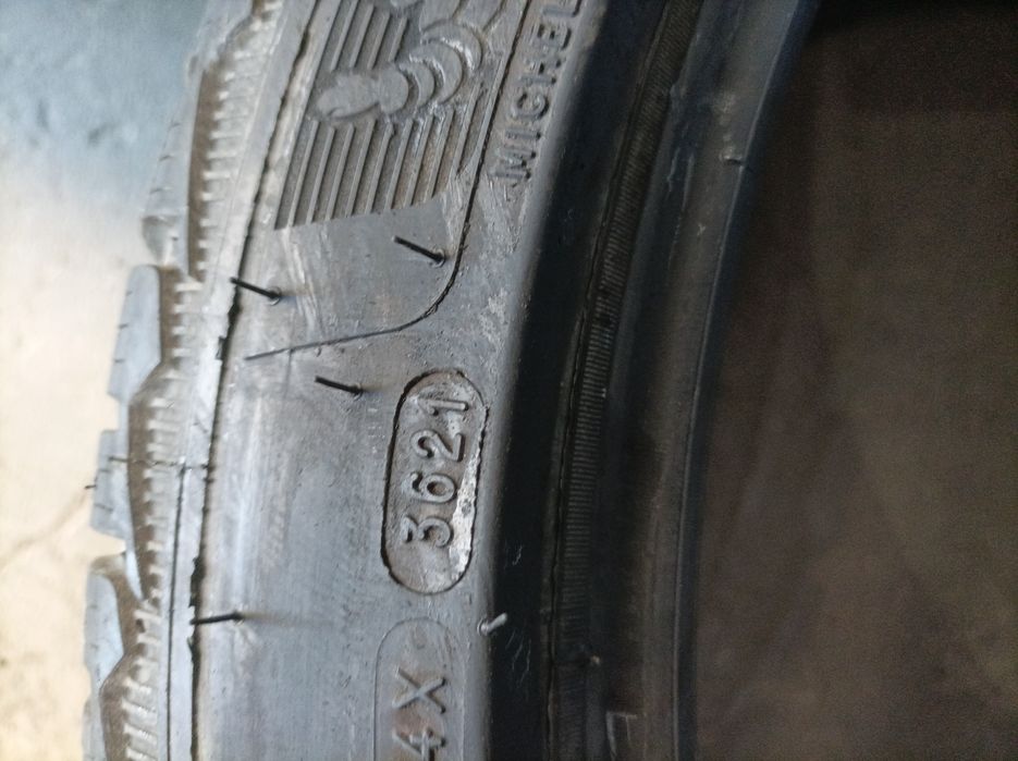 Продавам 4 зимни гуми 295/35/21 Michelin PA 5-480 евро.
