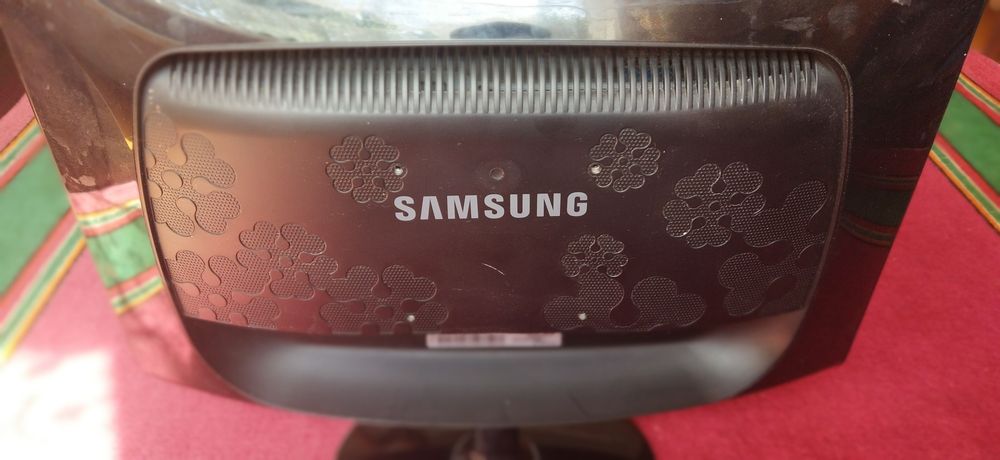 Монитор SAMSUNG Model 2033SN