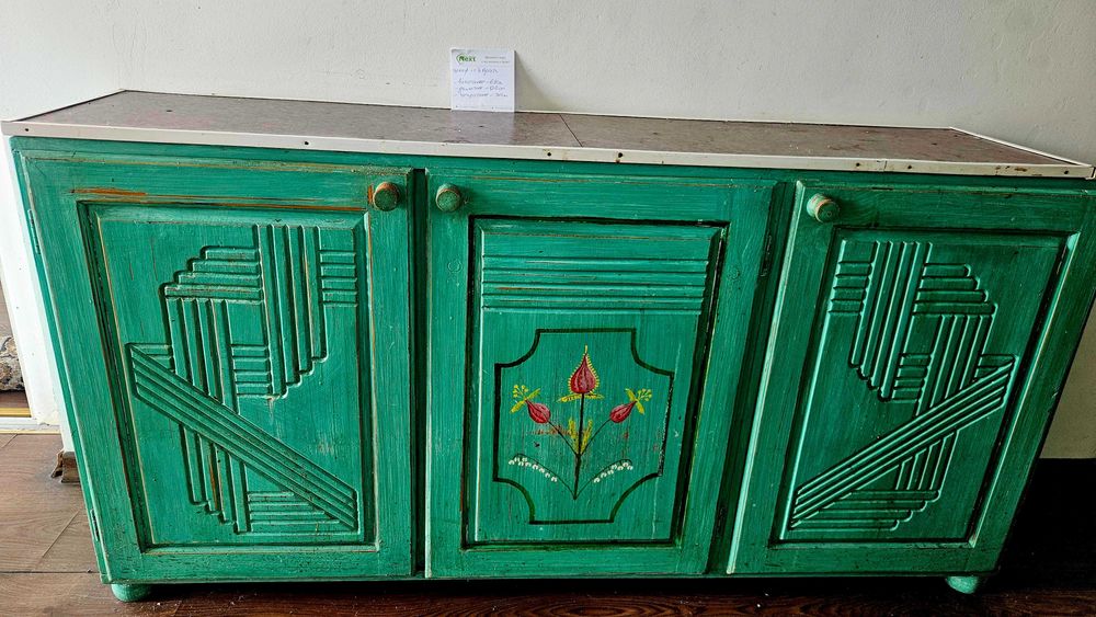 Ръчно боядисани дървени мебели, от Чам