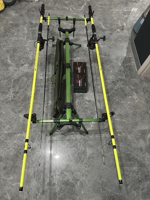 SET 2 Lansete Feeder ROBINHAN BOLENTINO PLUS 3.00 M 100-200g + 2 mulinete ROBINHAN ROVER MONSTER LA 5000 + Rod Pod