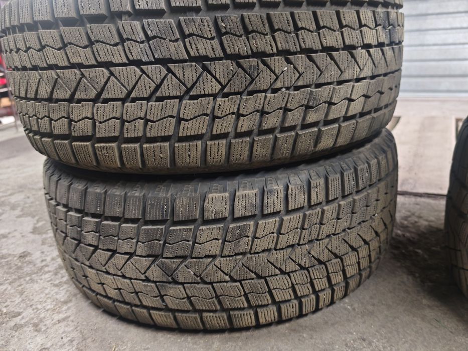 Продам зимнюю резину R19/45/245