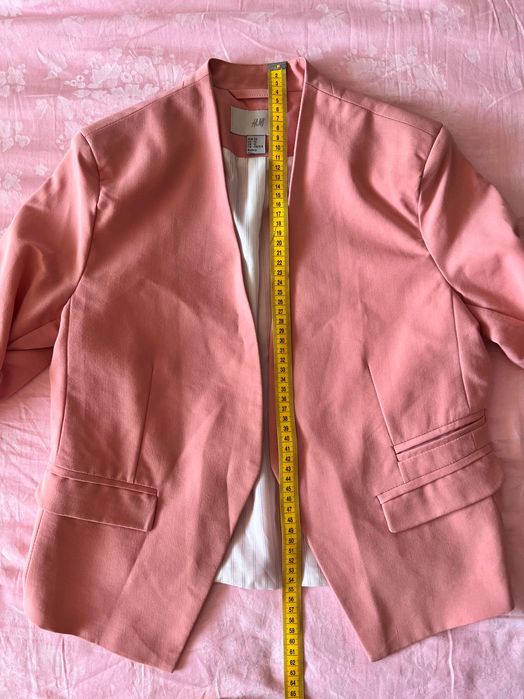 ЧИСТО НОВО Късо розово сако H&M