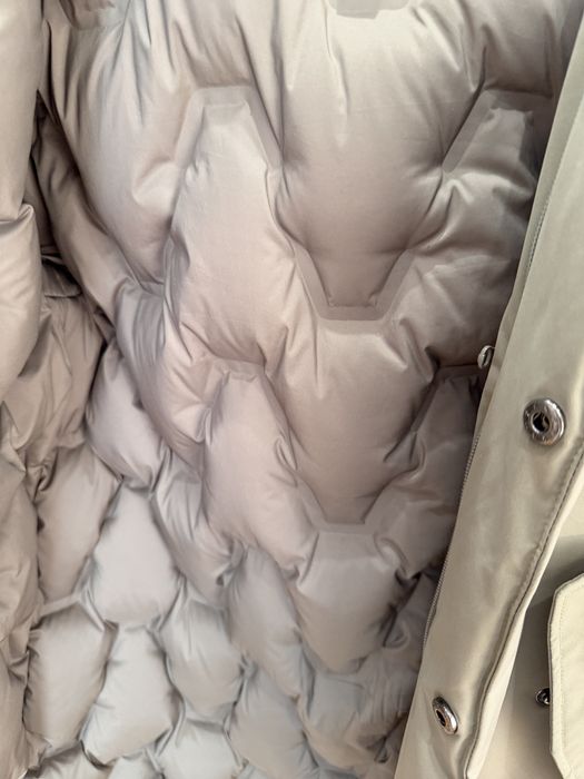 Продаю пуховик Colmar ,12 лет ,154 см