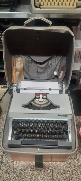 Mașină de scris Erika Ursula impecabilă