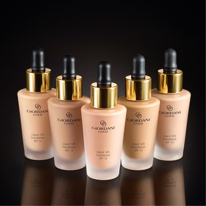 Fond de ten lichid FPS 12 Giordani Gold Silk, nuanța Natural Beige