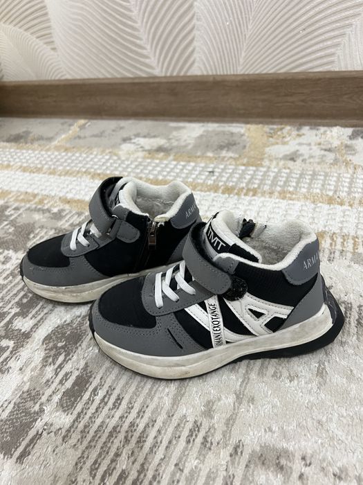 Ер баланың қыстық кроссовкасы сатылады