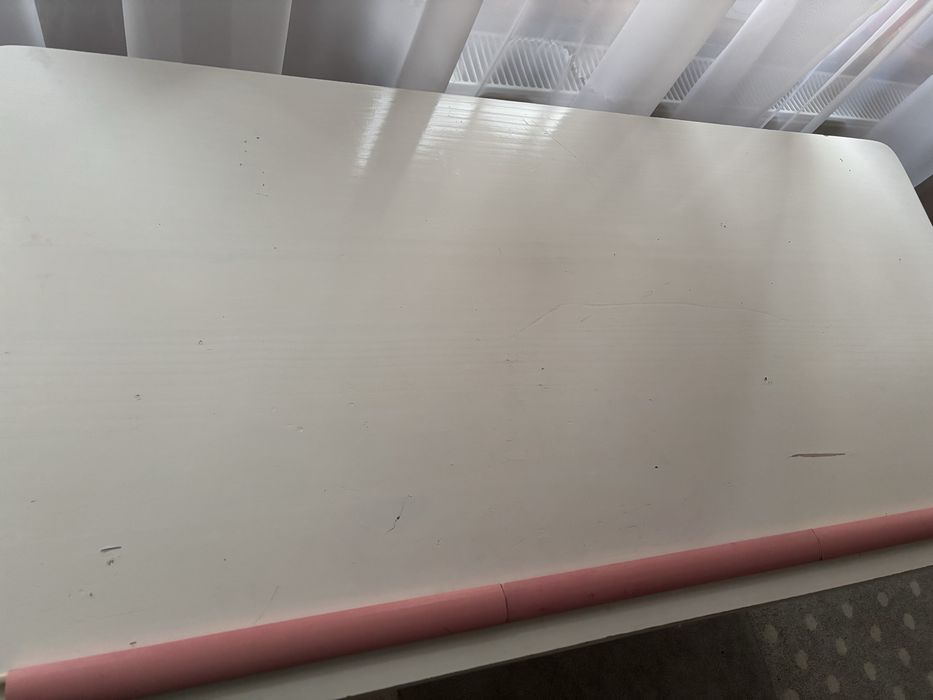 Birou reglabil pe înălțime pentru copii- alb/roz