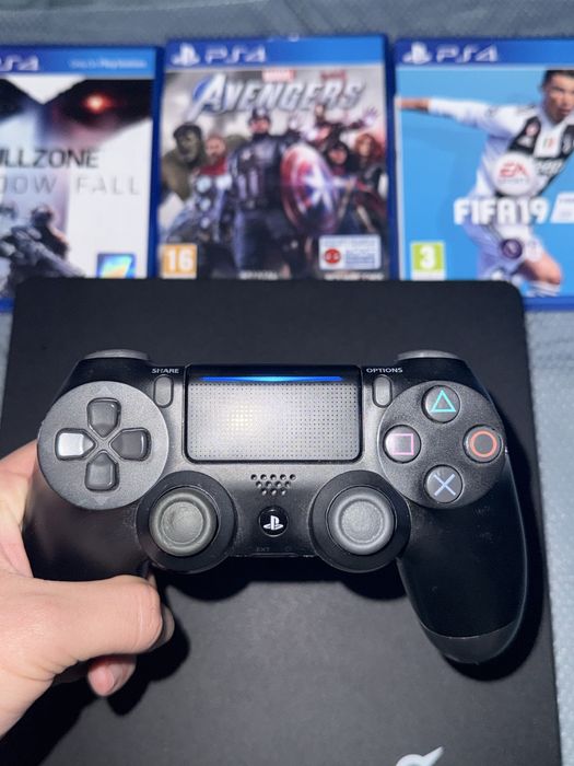 PS4 Slim + Controller + 3 Jocuri