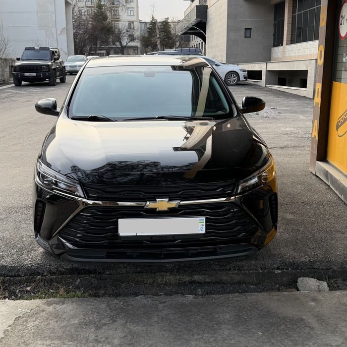 Yashi uzim xaydaganman salondan olib