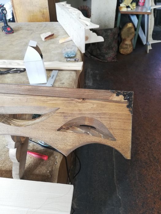 Етажерки битови.