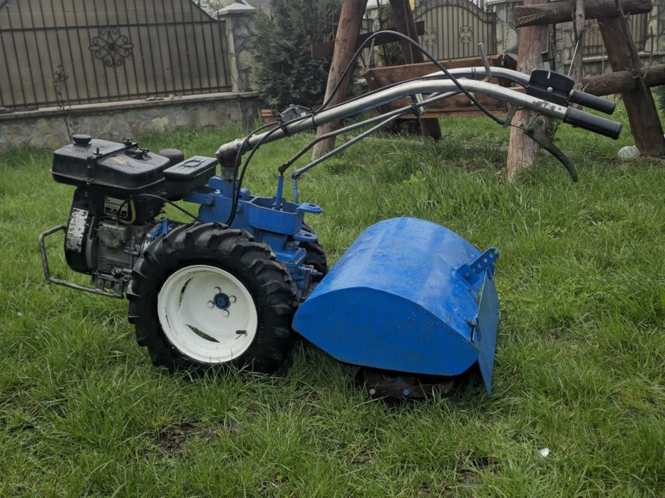 Vând motocultor BCS 10cp pe benzină cu freză de pământ și freza de zăpadă