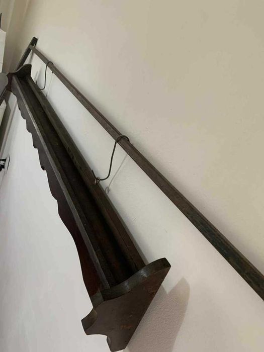 Polita cuier lemn masiv cu aghatatori bronz