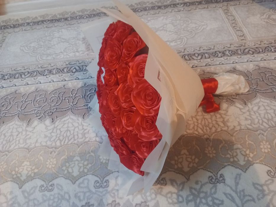 Gul sotiladi yasab ham beriladi