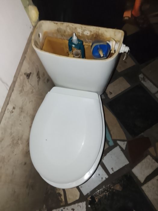 Продам унитаз напольный