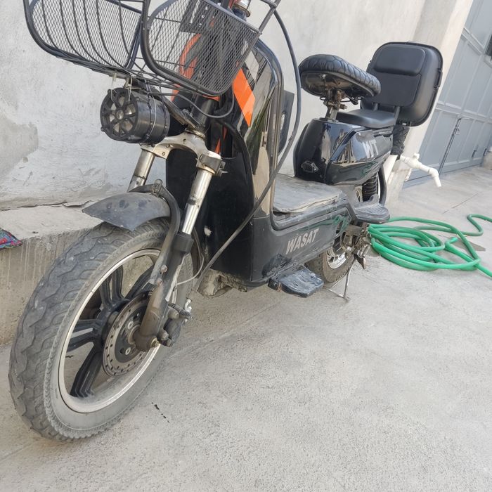 Wasat skuter qora