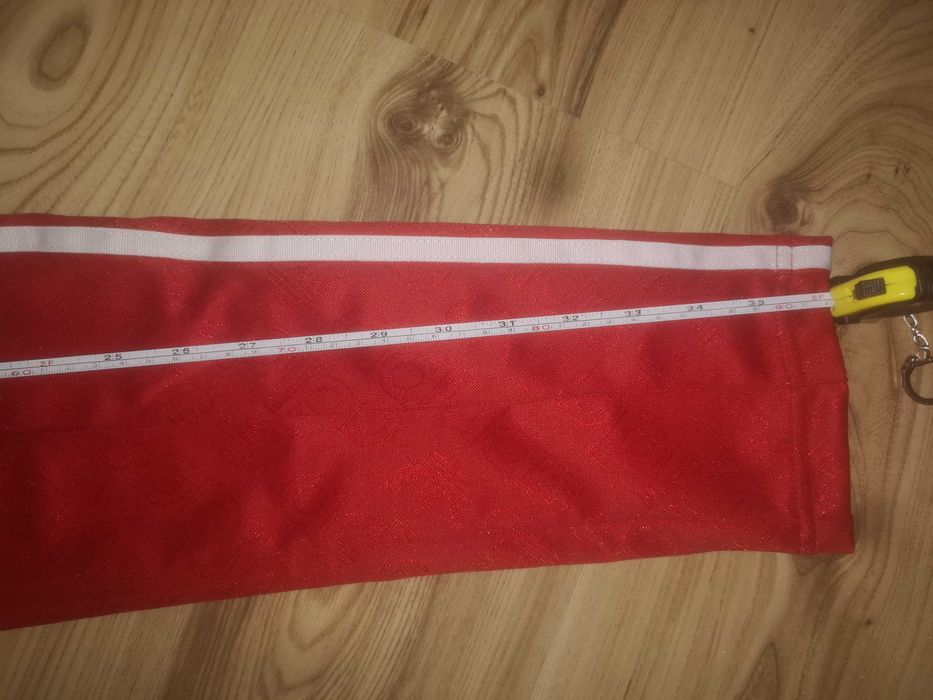 Червен екип Адидас