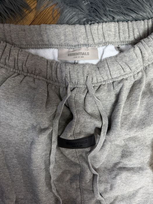 Pantaloni essentials