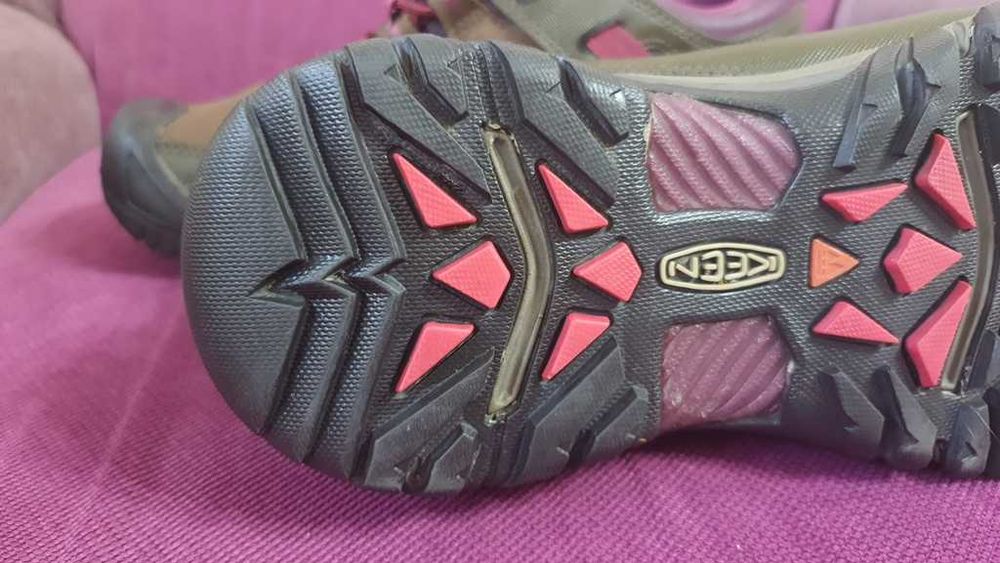 Pantofi trekking KEEN Targhee Waterproof Canteen/Grape marimea 40-40,5