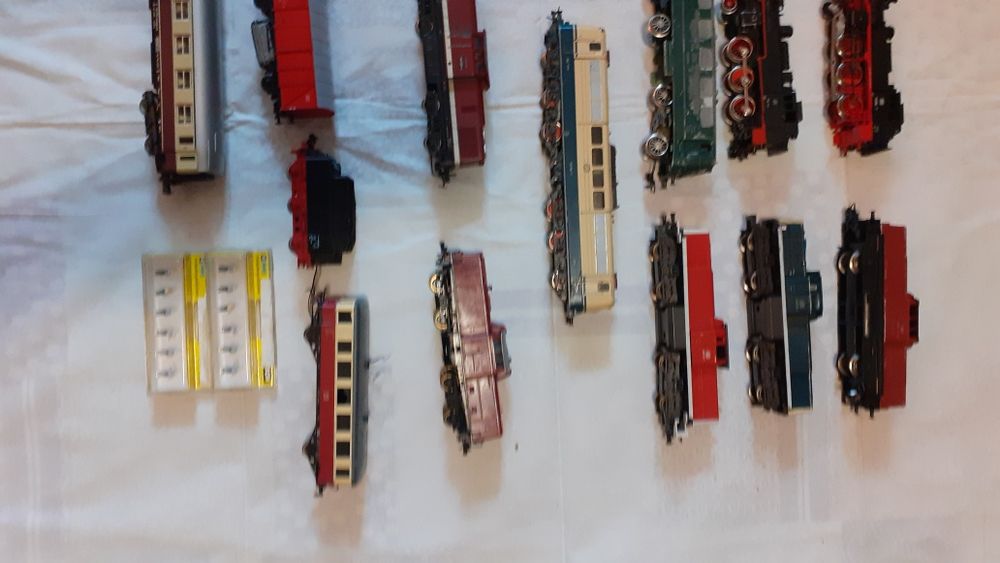 Locomotive&vagoane&tender trenulet electric scara HO