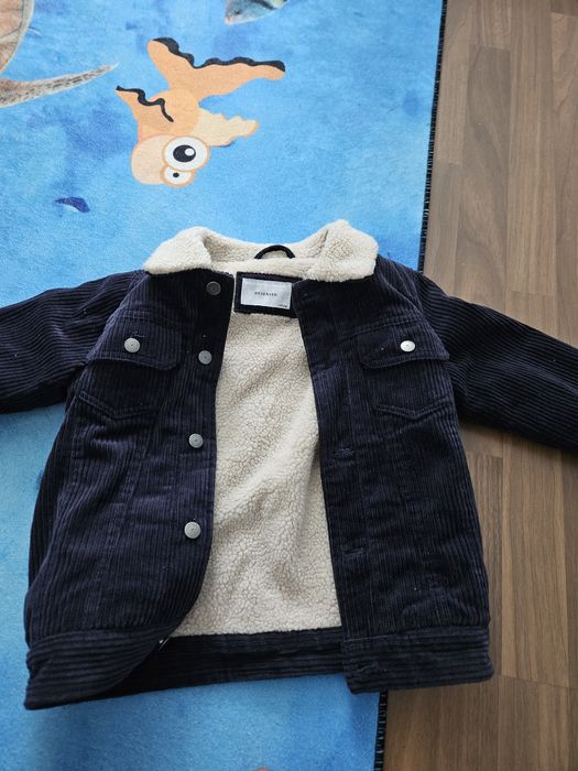 Vând geaca copii 116cm Reserved