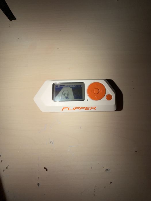 продаю Flipper zero с SD-картой на 64gb