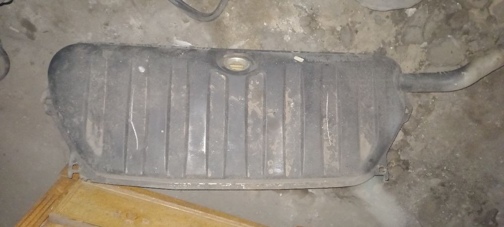 Бензобак на мерседес