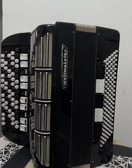 Баян пятирядный (Weltmeister)