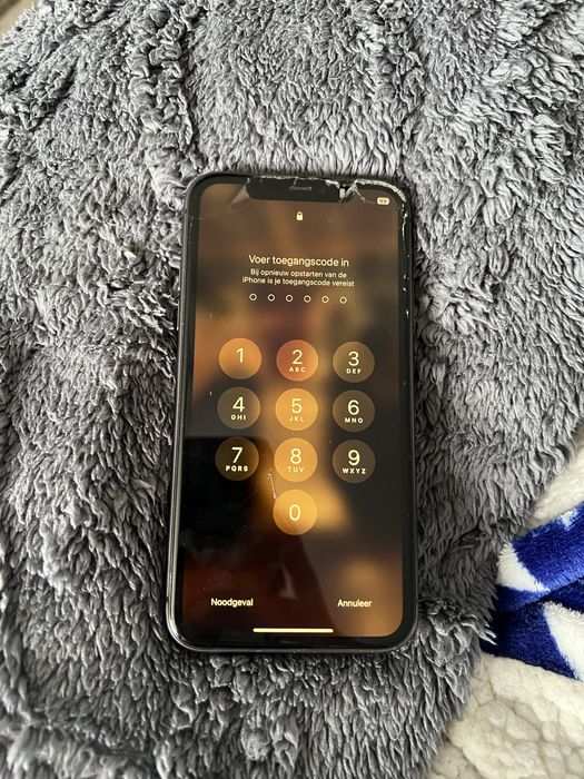 TeIefon phone 11 Negru pentru piese / reparat .