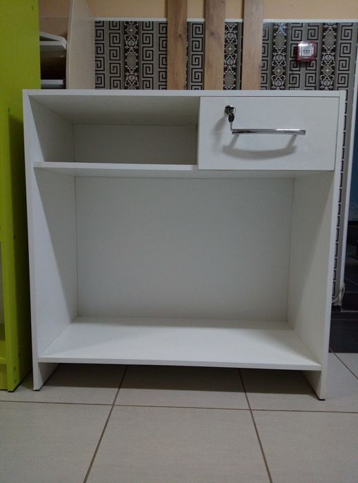 Продам витрины стеллажи полки