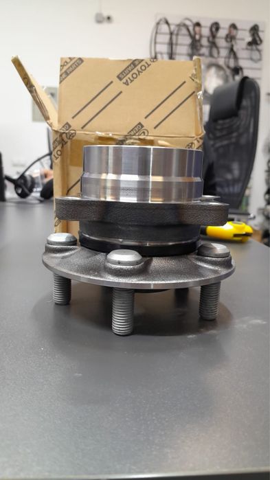 Передняя ступица оригинал новый