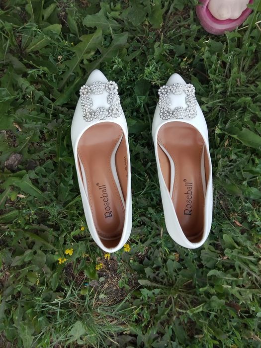 Продаю туфли белый .Почти новый.