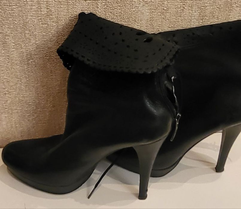 Изящные сапоги кожанные