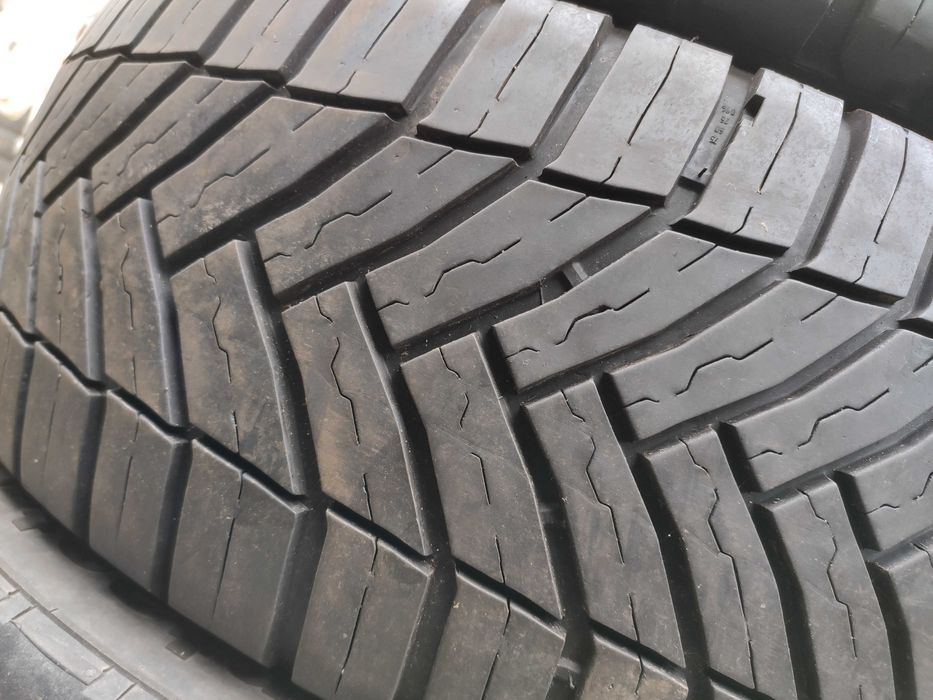 2бр Всесезонни гуми за бус 235 65 16 С - Michelin