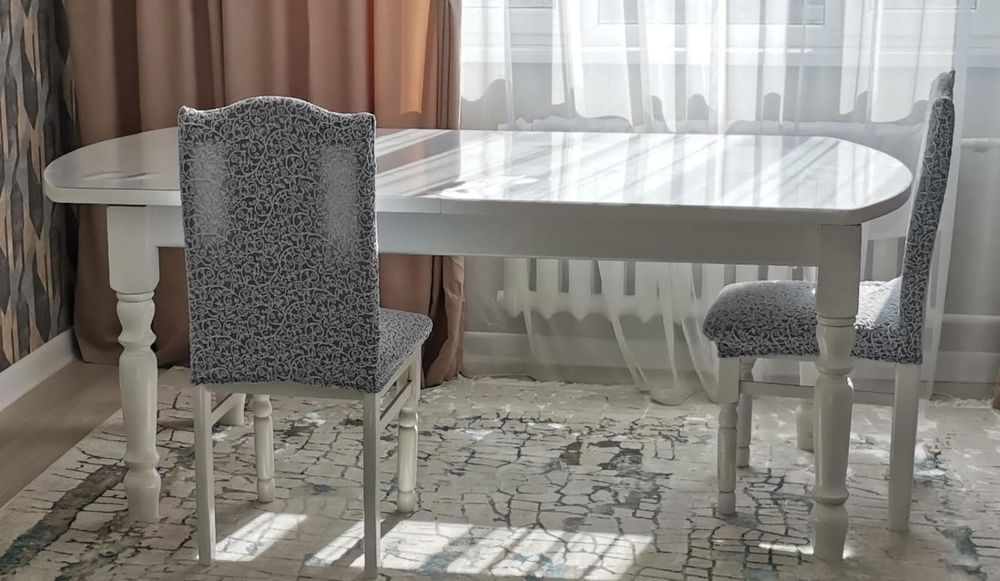 Большой стол для гостей