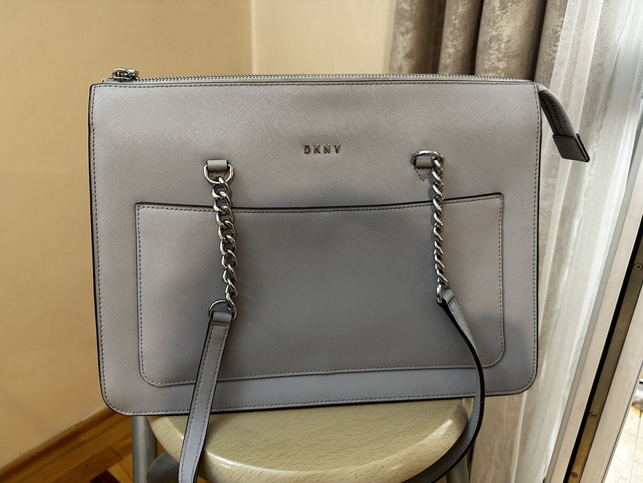 Серая сумка Dkny