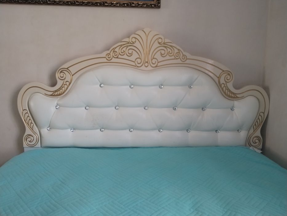 Кровать в спальню