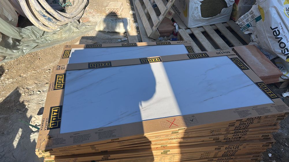 Vand gresie 60x120 cm , pret sub oferte: 50 lei/ mp.