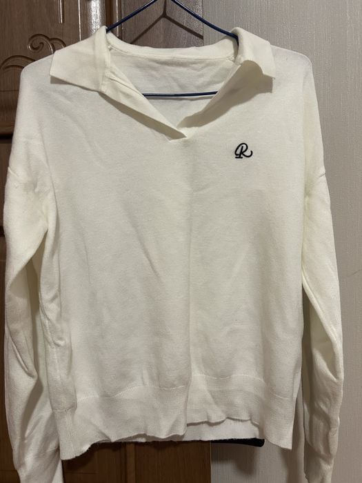 Белая классическая кофта