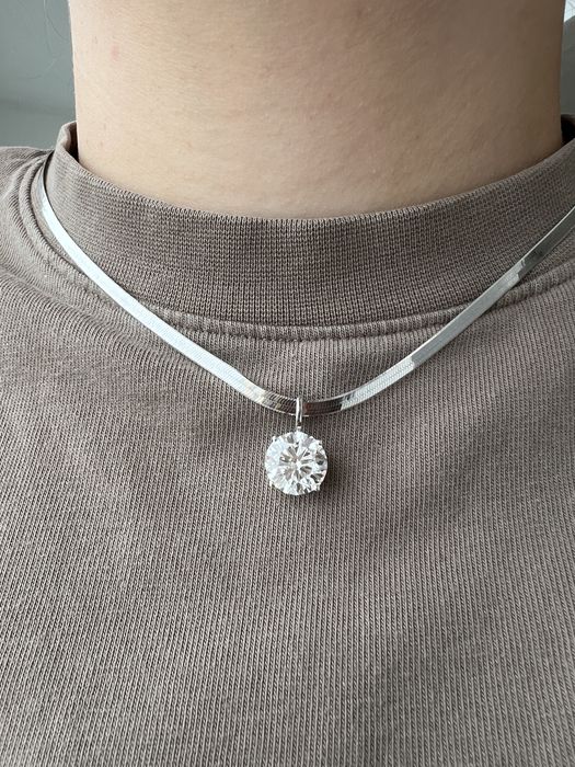 Diamant 5.06 ct, E VS2 intr-un pandantiv din aur alb de 14k