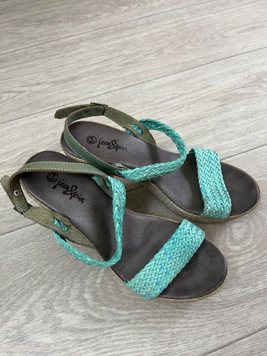 Босоножки за символическую цену