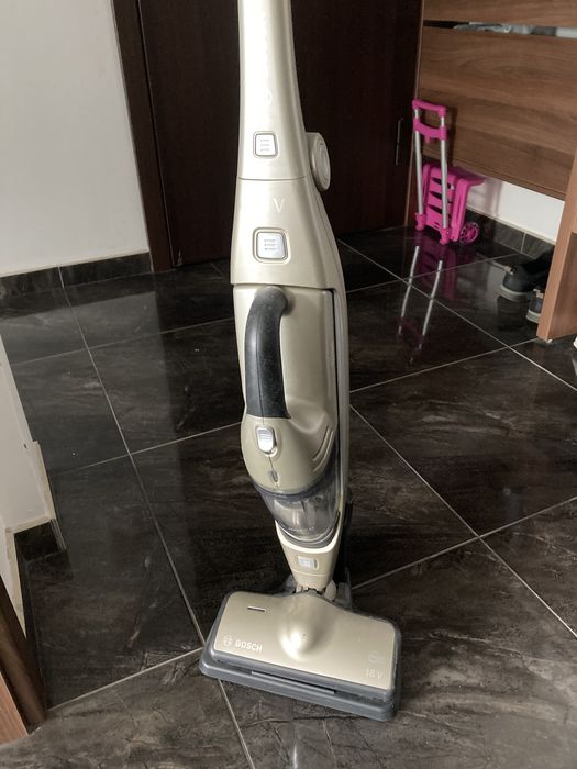 Прахосмукачка Бош Bosch 2в1 Вертикална ръчна сгъваема дръжка, батерия