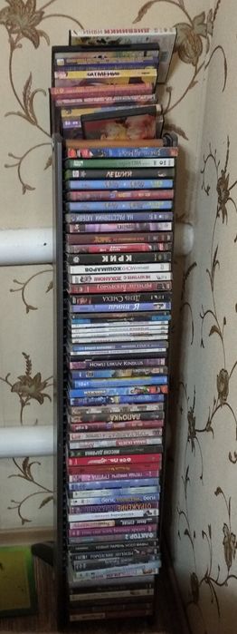 Продам две стойки с ДВД дисками,