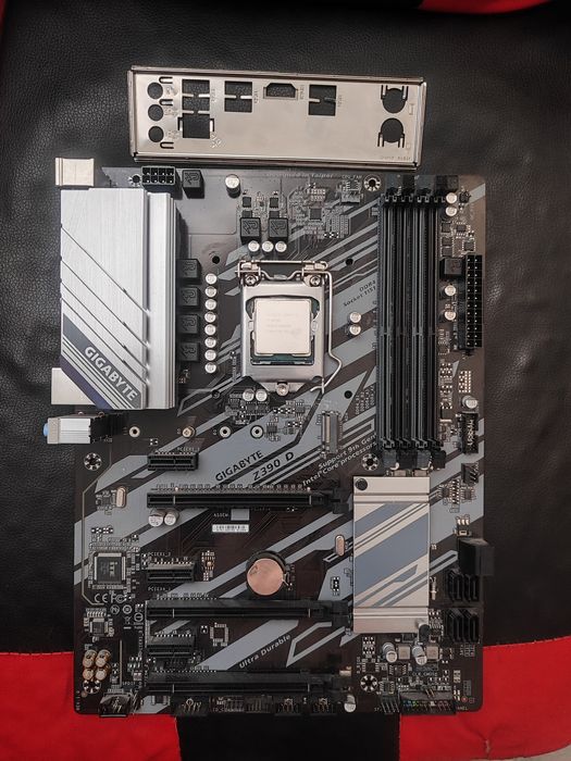 Комплект Gigabyte Z390 D + Intel Core i7-9700