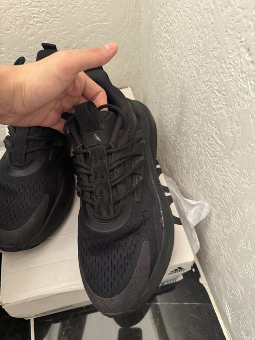 Продам Adidas кроссовки оригинальные новые