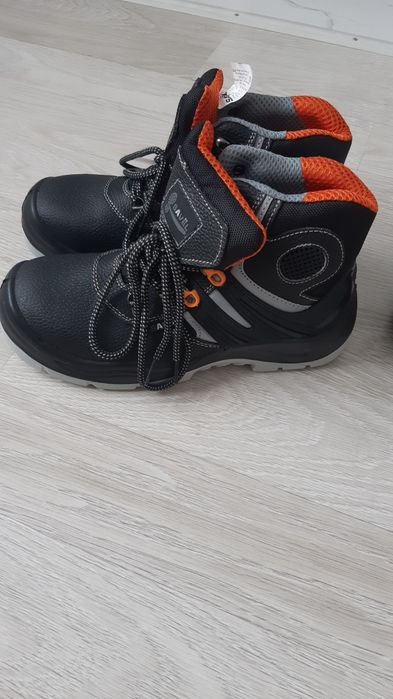 Спецботинка 38,39,40 размер