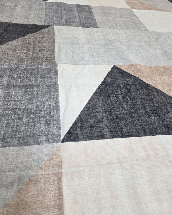 200х300 килим с къс косъм и неплъзгаща подложка. Перящ се в пералня